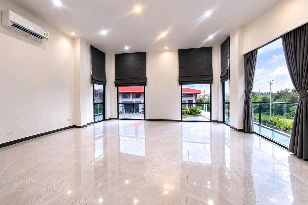 For RentFactoryMahachai Samut Sakhon : 🏭 Factory / warehouse for rent, Krathum Baen, Samut Sakhon 
, area over 5,000 sq m | 3-phase power 50 KVA | Trailer can enter | No common fees.