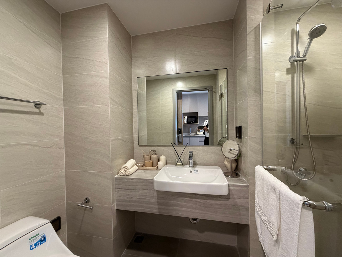 For SaleCondoKhlongtoei, Kluaynamthai : Project room for sale Condo on Rama 4 Road, The Crown Residences, has many rooms to choose from.