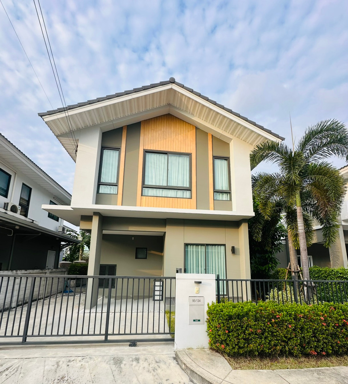 แจ้งวัฒนะ เมืองทอง : ขายและให้เช่าบ้านแฝด 2 ชั้น ม.เพอร์เฟค พาร์ค แจ้งวัฒนะ ตกแต่งสวยพร้อมอยู่