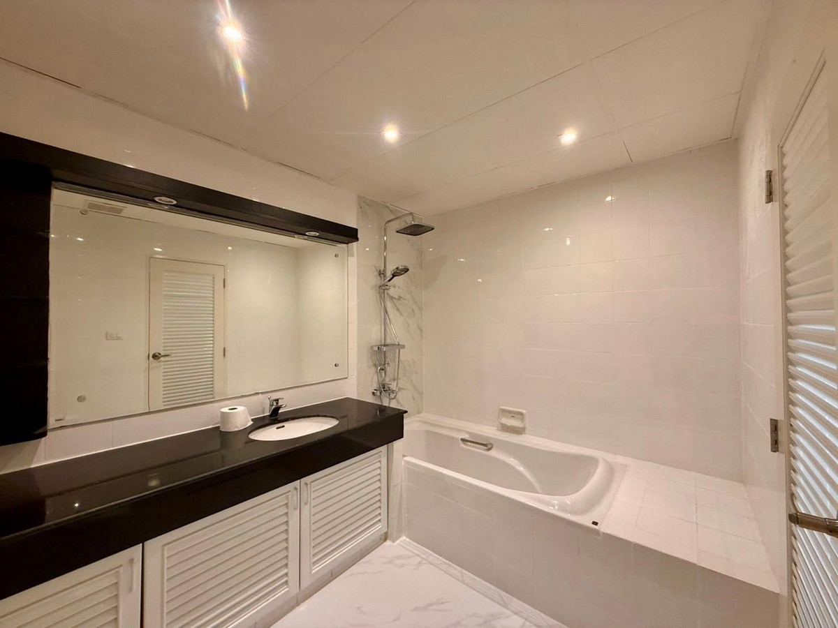 ให้เช่าคอนโดนานา : ✨🌿Liberty Park 2 - a spacious 3-bedrooom, usable 119 sq.m. | 70,000/M  ✨🌿