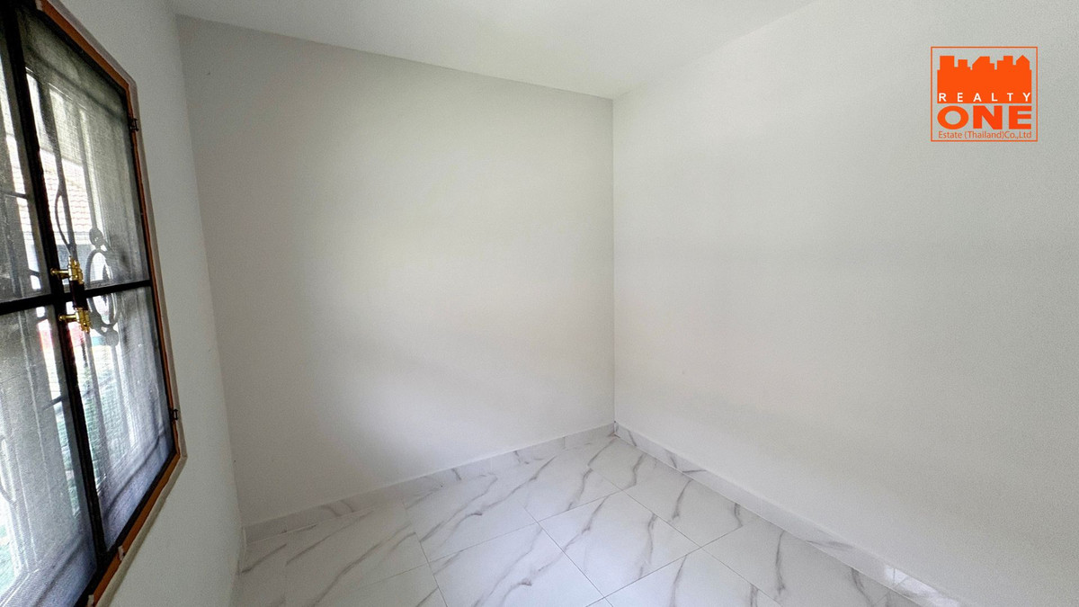 For SaleTownhomePathum Thani,Rangsit, Thammasat : Townhouse for Sale: Pruksa B Klong 3 – Pristine Condition (90%)