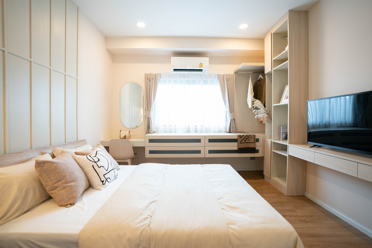 ขายทาวน์โฮมเลียบทางด่วนรามอินทรา : For sale Town house  in Liab Duan Ramintra! Easy to go ladprao and Ekkamai near Express way and Shopping mall