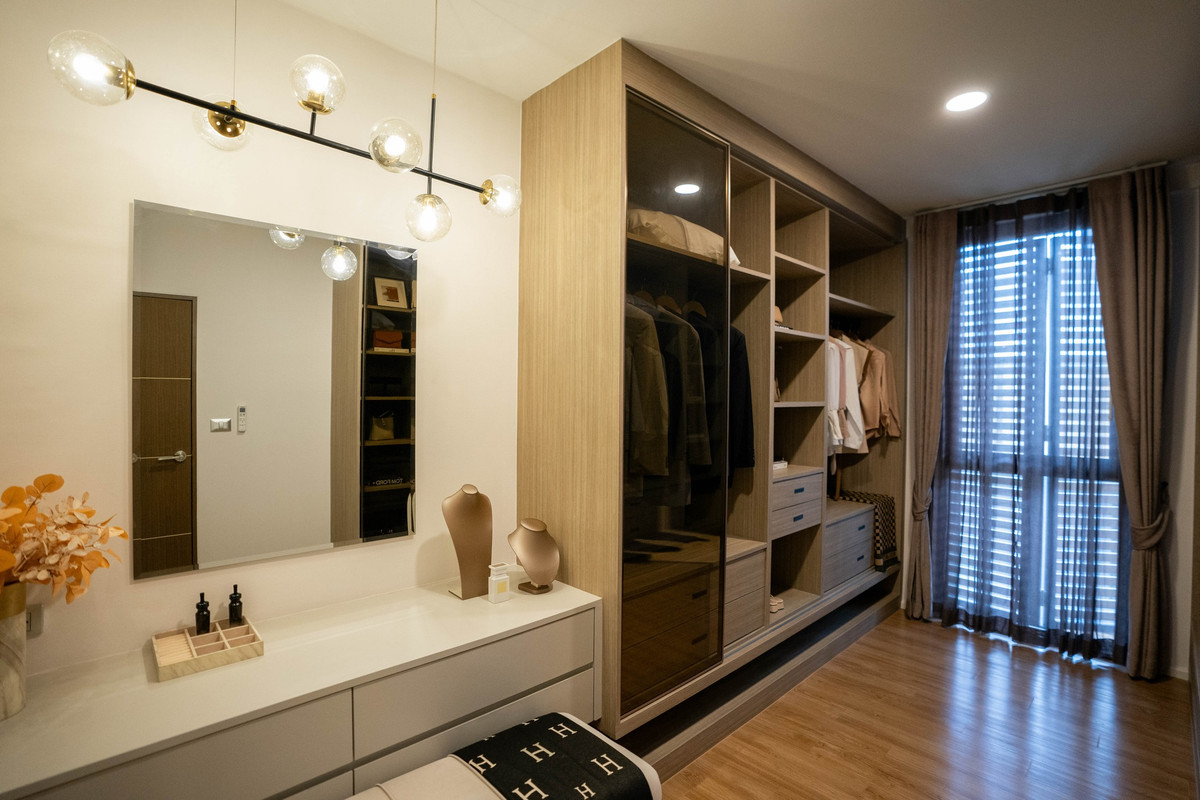 ขายทาวน์โฮมเลียบทางด่วนรามอินทรา : For sale Town house  in Liab Duan Ramintra! Easy to go ladprao and Ekkamai near Express way and Shopping mall