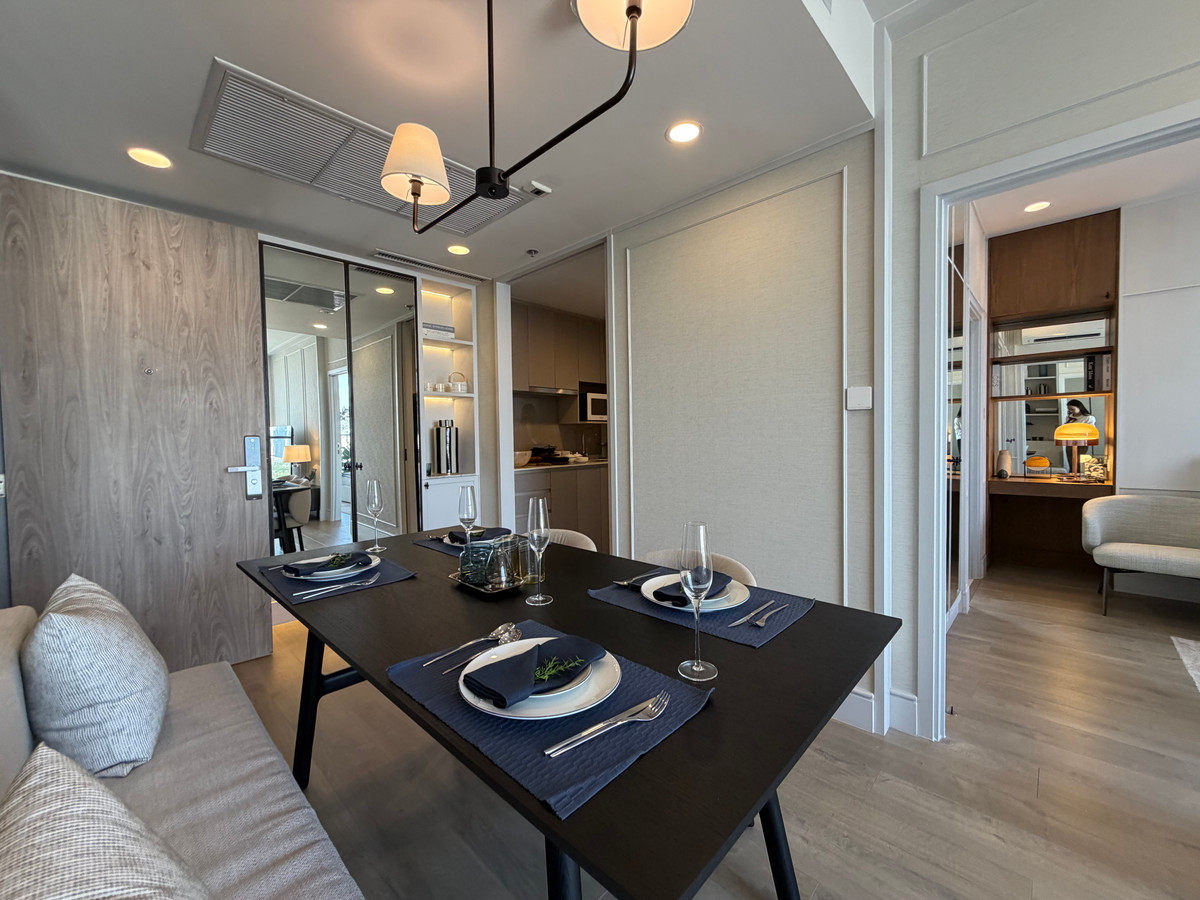 For SaleCondoKhlongtoei, Kluaynamthai : Selling the crown residences, condo on Rama 4 Road, size 2 bedrooms, receive special offers from the project.