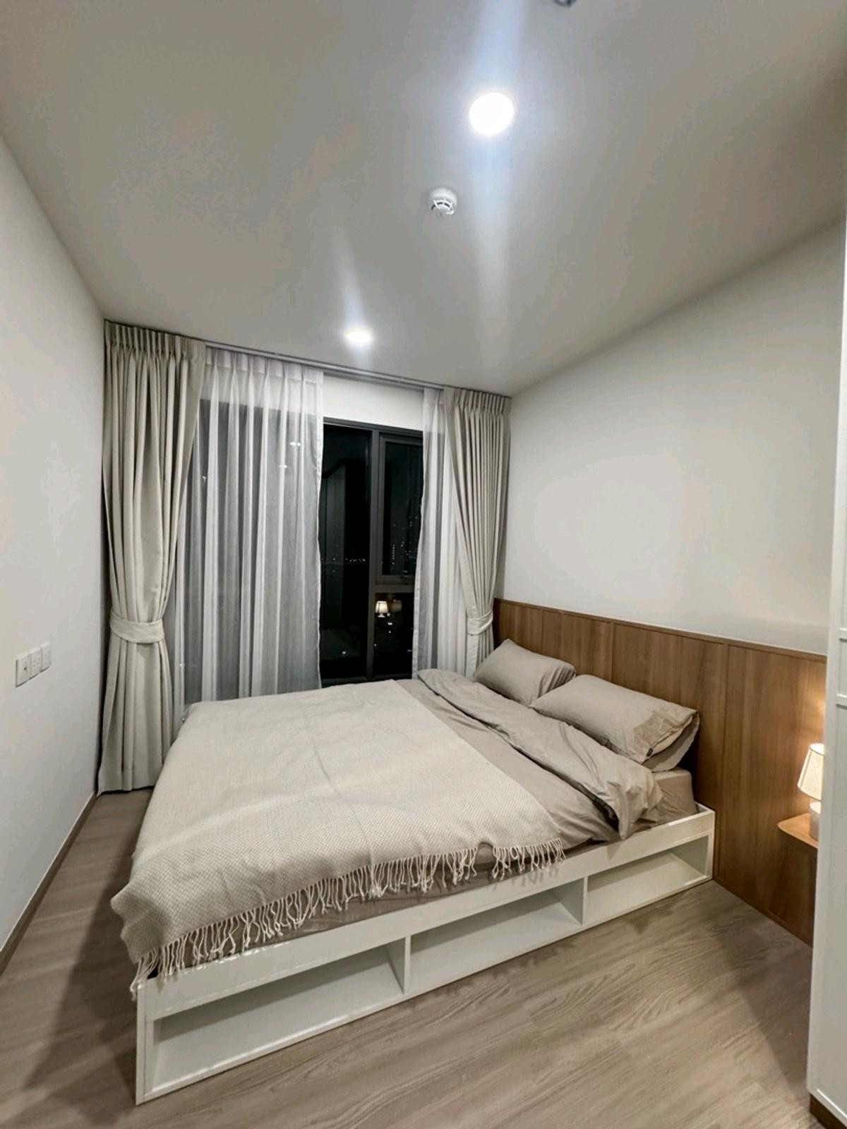 For RentCondoKhlongtoei, Kluaynamthai : ✨ 2 bedroom condo near BTS, ready to move in, small bedroom can be turned into a work room, meeting the needs of the WFH line ✨