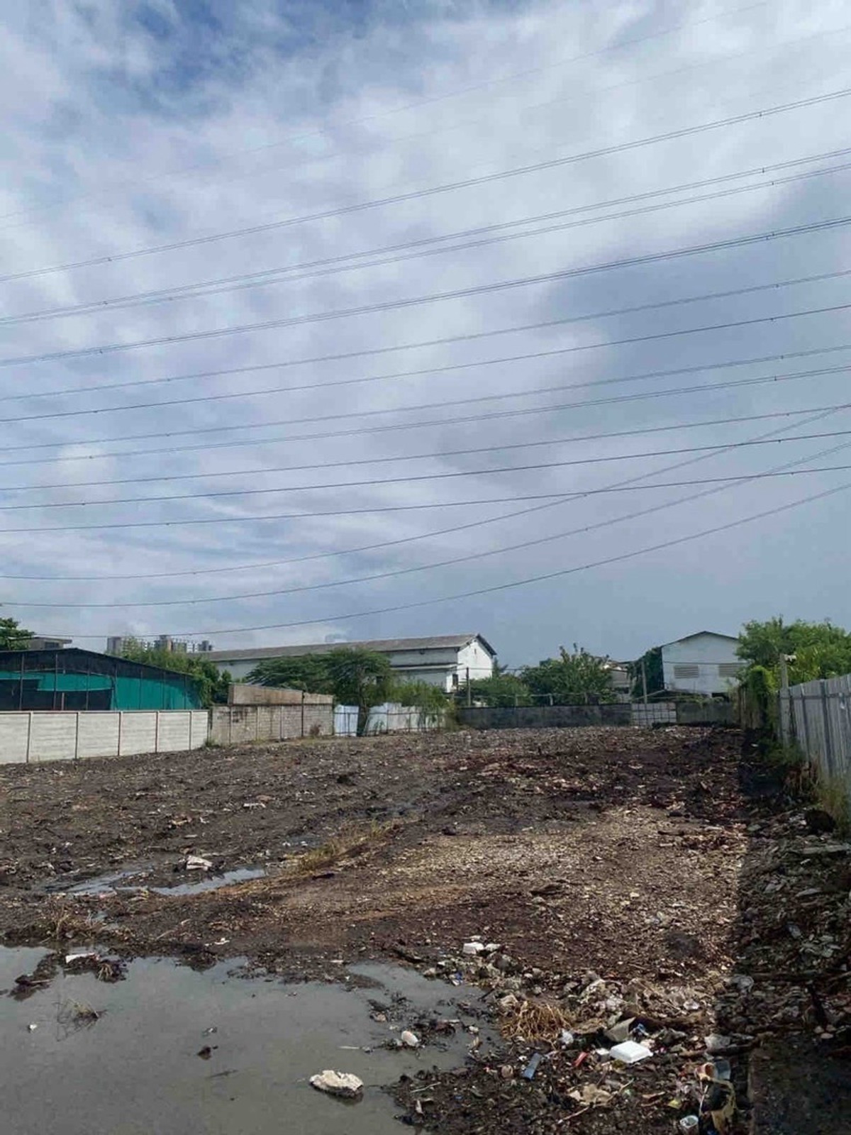 For RentLandBang kae, Phetkasem : Land for rent, good location, next to 7-Eleven, Soi Phetkasem 63, with entrances and exits on both sides.