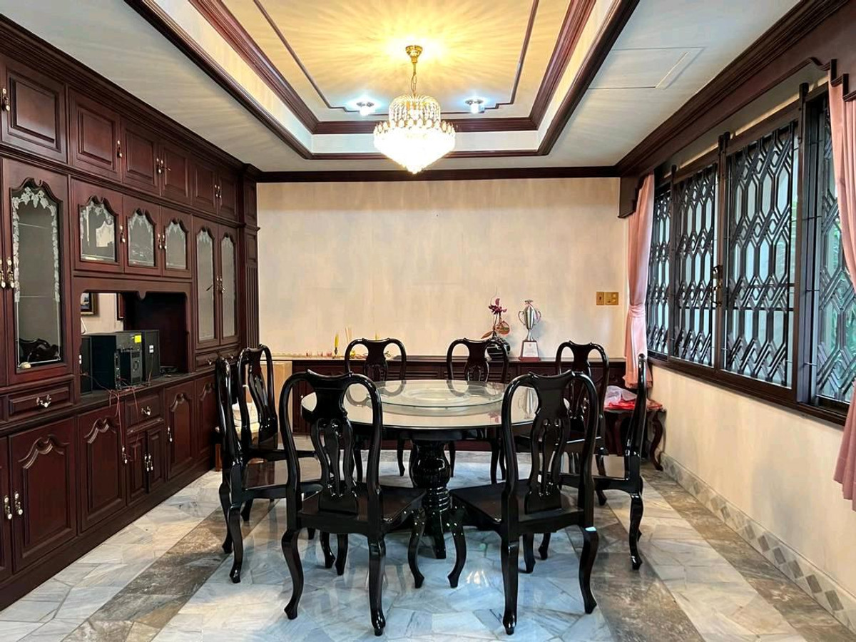 For SaleHouseSathorn, Narathiwat : Urgent sale
3 story house
Well decorated and ready to move in.
.
Soi Charoen Krung area