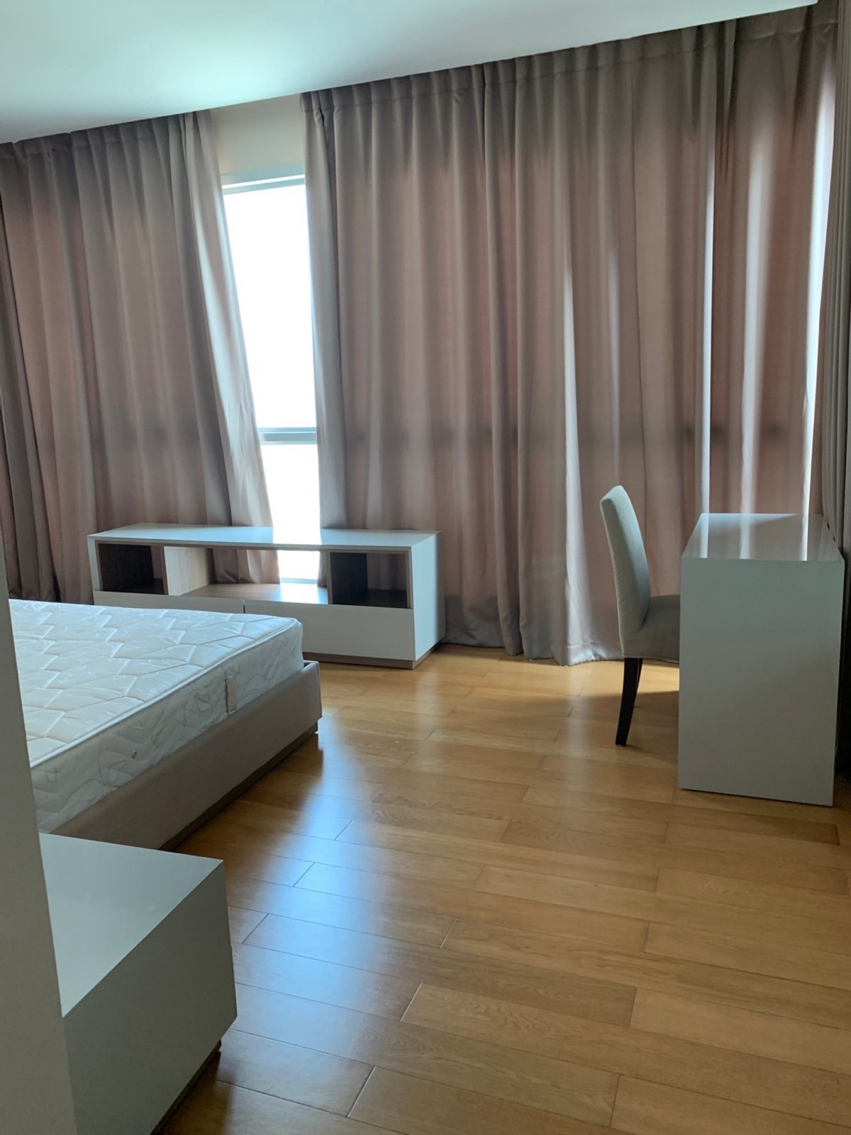 ให้เช่าคอนโดพระราม 9 เพชรบุรีตัดใหม่ RCA : ให้เช่าคอนโด เดอะแอดเดรส อโศก ตกแต่งครบครัน (S15-6421)