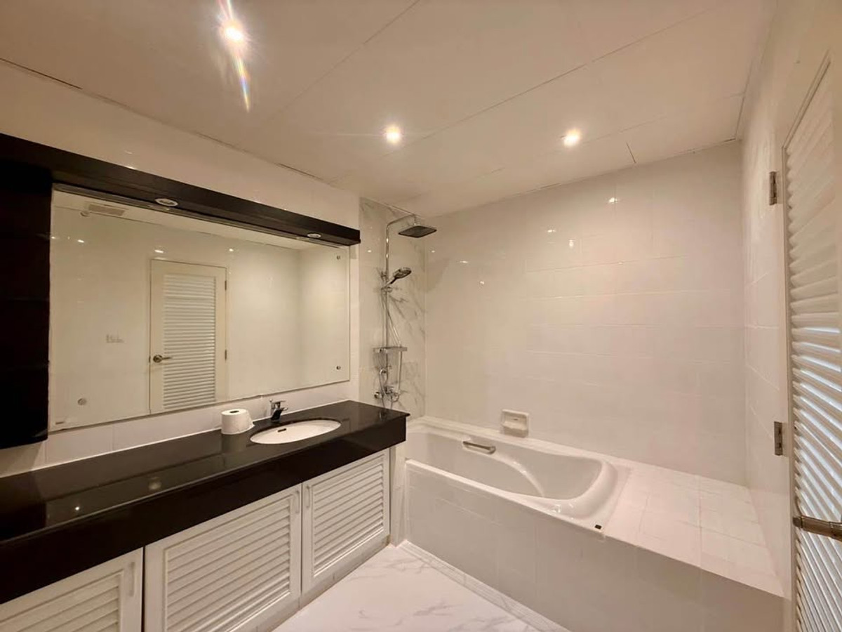 ให้เช่าคอนโดนานา : Liberty Park 2 3bed 70k Call 0886166564