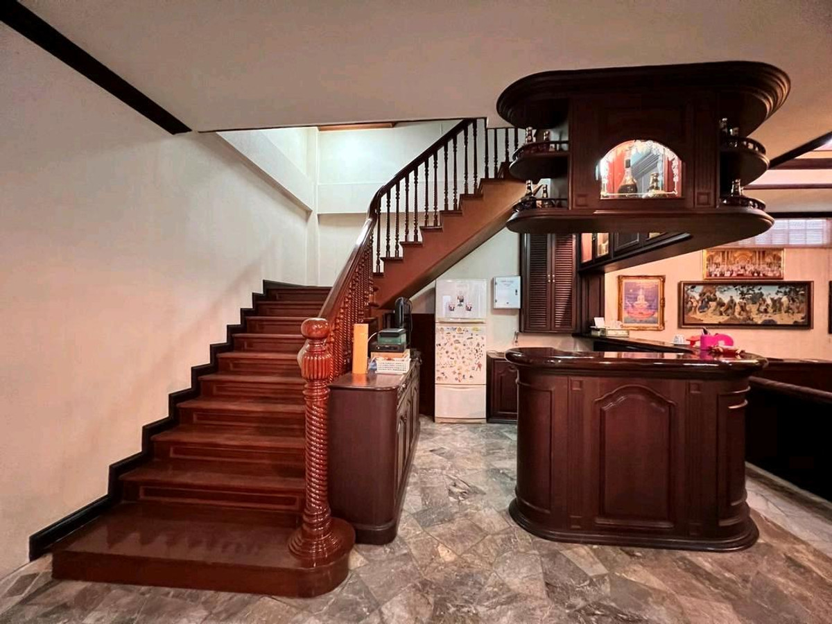 For SaleHouseSathorn, Narathiwat : Urgent sale
3 story house
Well decorated and ready to move in.
.
Soi Charoen Krung area