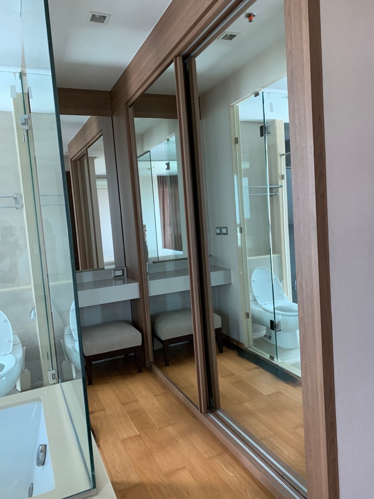 ให้เช่าคอนโดพระราม 9 เพชรบุรีตัดใหม่ RCA : ให้เช่าคอนโด เดอะแอดเดรส อโศก ตกแต่งครบครัน (S15-6421)