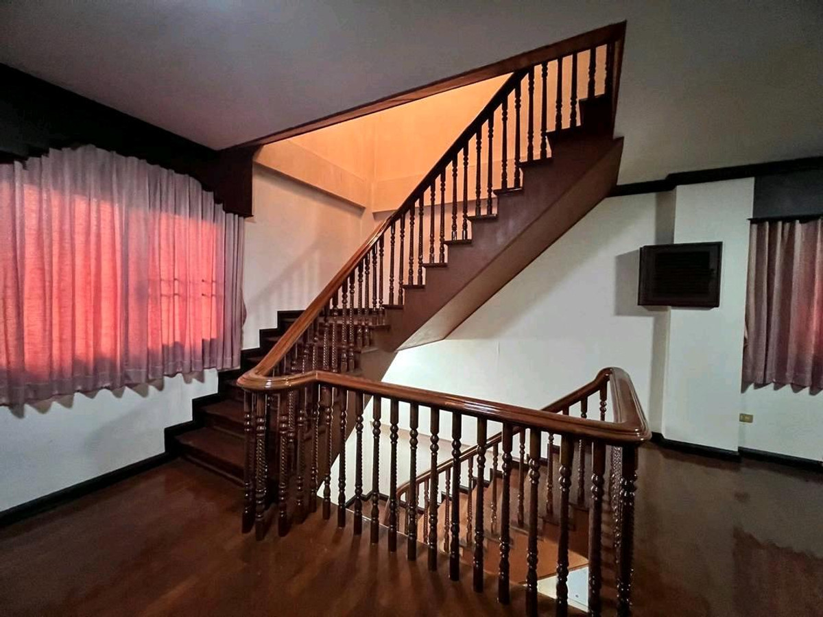 For SaleHouseSathorn, Narathiwat : Urgent sale
3 story house
Well decorated and ready to move in.
.
Soi Charoen Krung area