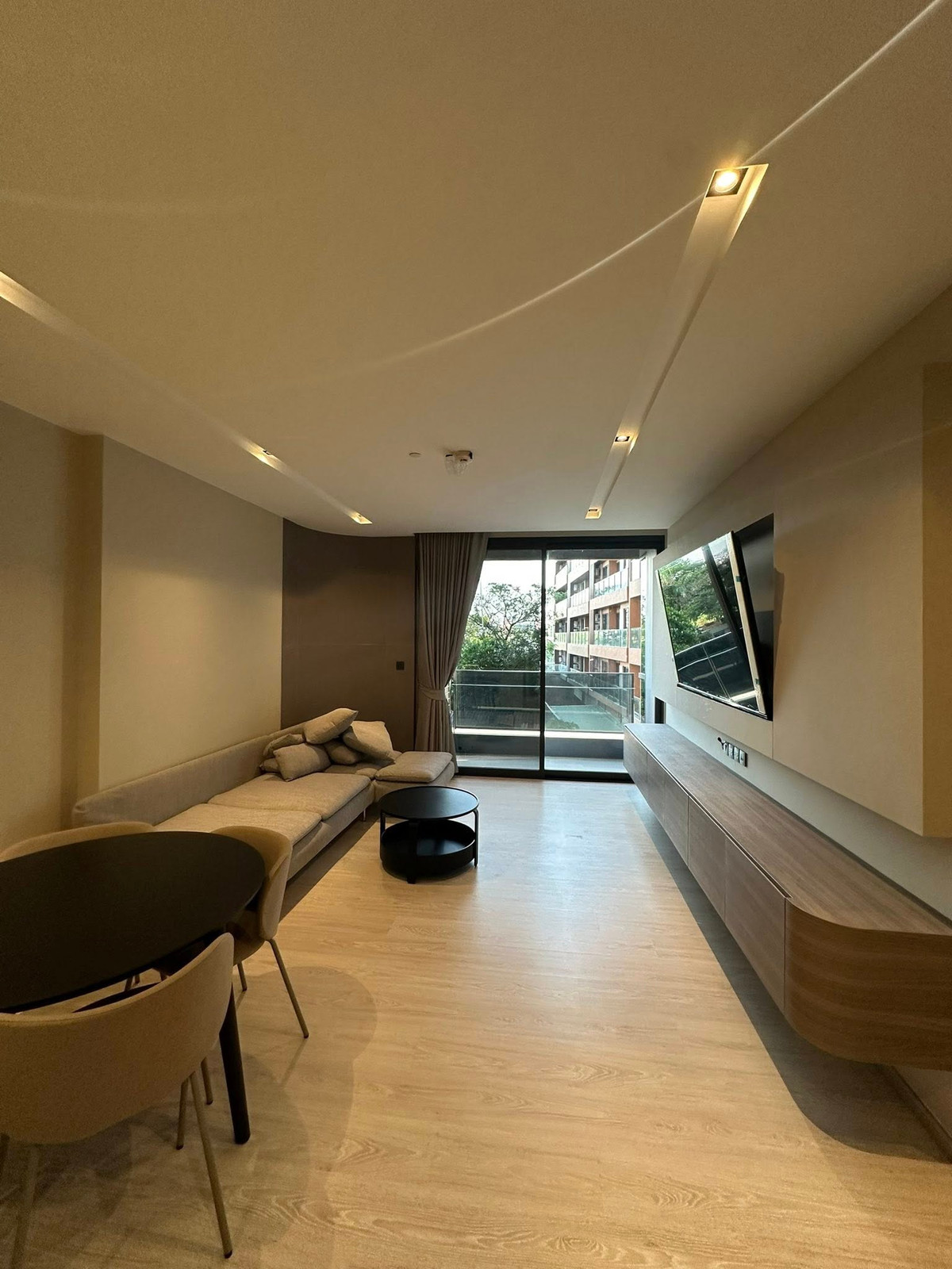 ให้เช่าคอนโดสุขุมวิท อโศก ทองหล่อ : +++ เช่าด่วน+++ The Room Sukhumvit 38** 2 ห้องนอน ขนาด 79 ตรม. แต่งครบพร้อมอยู่!!! 