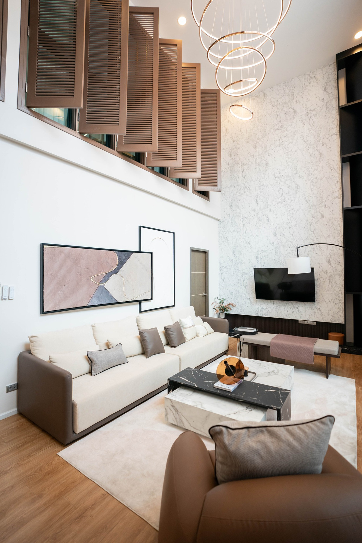 ขายทาวน์โฮมเลียบทางด่วนรามอินทรา : For sale Town house  in Liab Duan Ramintra! Easy to go ladprao and Ekkamai near Express way and Shopping mall