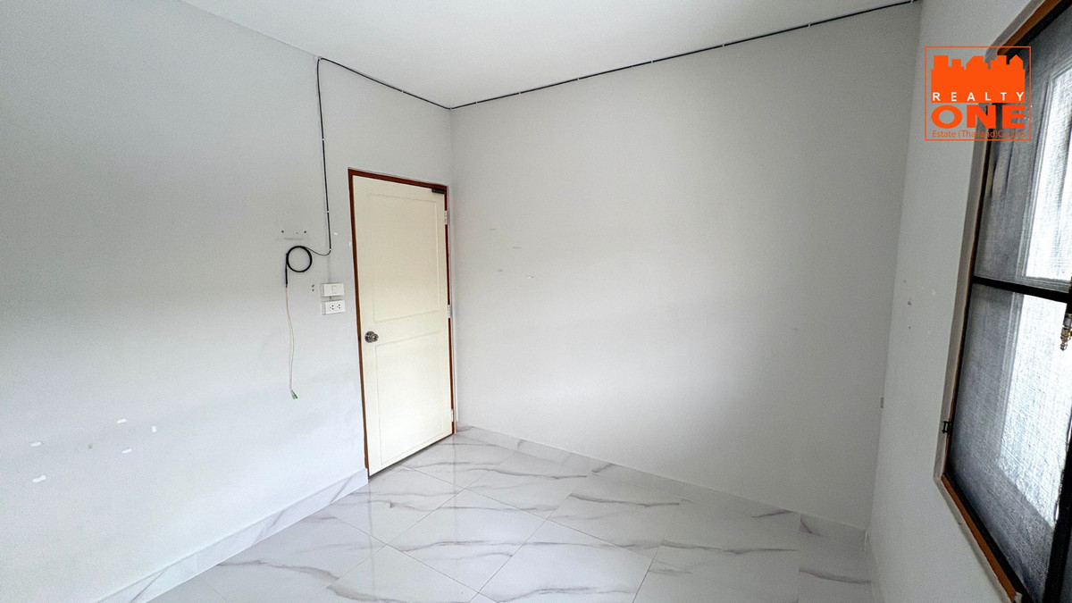 For SaleTownhomePathum Thani,Rangsit, Thammasat : Townhouse for Sale: Pruksa B Klong 3 – Pristine Condition (90%)