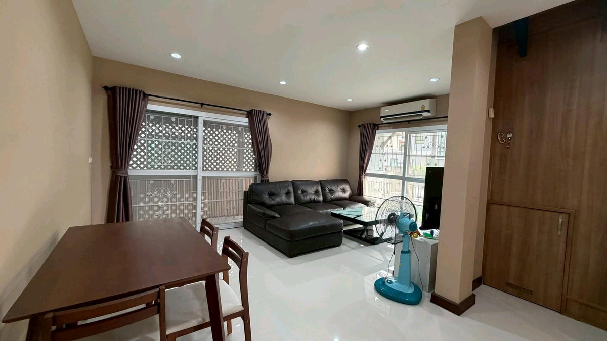 ให้เช่าบ้านปทุมธานี รังสิต ธรรมศาสตร์ : 💫 บ้านสวย บรรยากาศร่มรื่น ใกล้สโมสร ทำเลดีเข้า–ออกสะดวก เหมาะสำหรับครอบครัว 🏡💚 บ้านว่างพร้อมเข้าอยู่