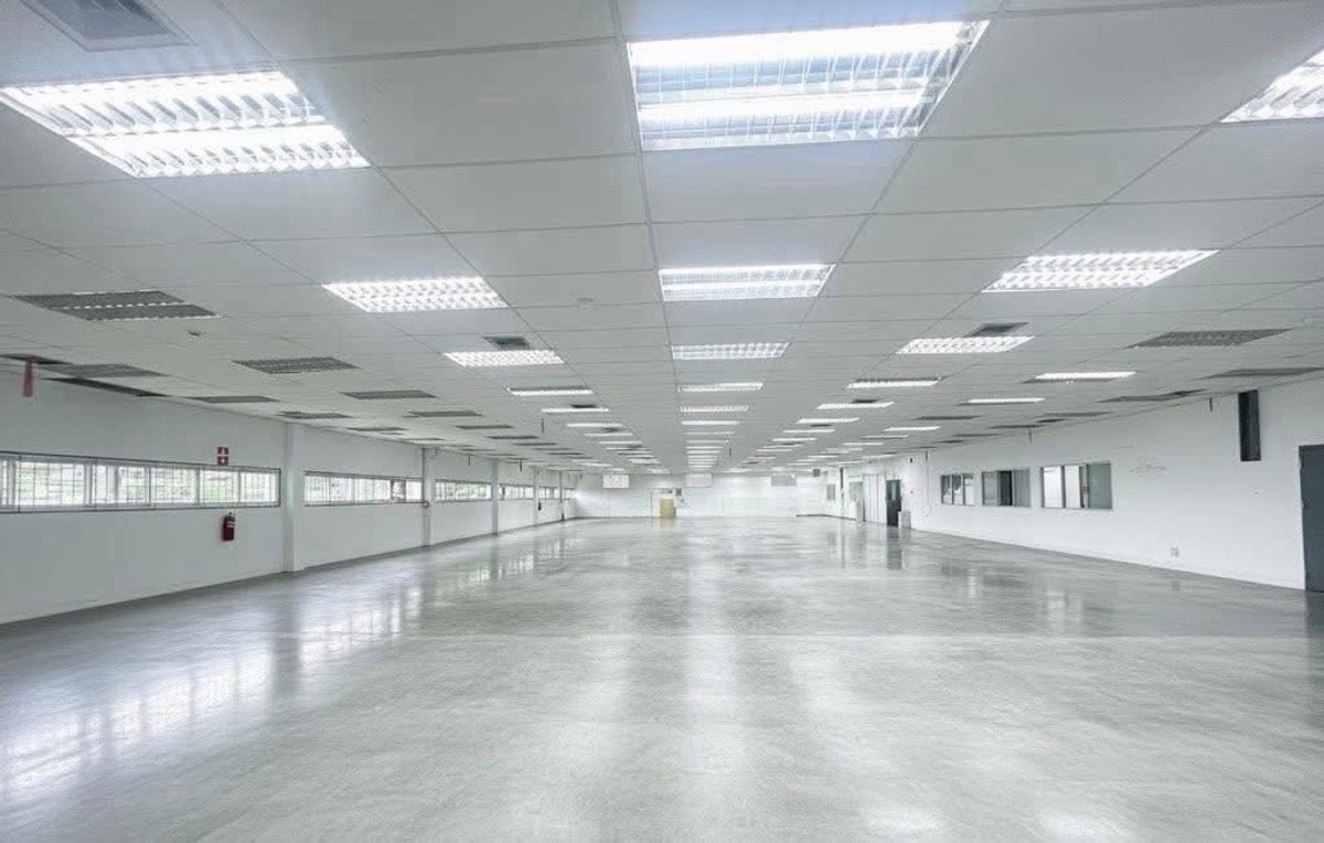 ขายโรงงานลาดกระบัง สุวรรณภูมิ : ขายโรงงาน ลาดกระบัง ผังเมืองสีม่วง พร้อมใบอนุญาตโรงงาน มีโกดังและออฟฟิศ พื้นที่ใช้สอย 6,700 ตร.ม ใกล้สนามบินสุวรรณภูมิ เหมาะลงทุนและดำเนินกิจการทันที