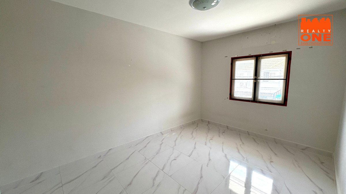 For SaleTownhomePathum Thani,Rangsit, Thammasat : Townhouse for Sale: Pruksa B Klong 3 – Pristine Condition (90%)