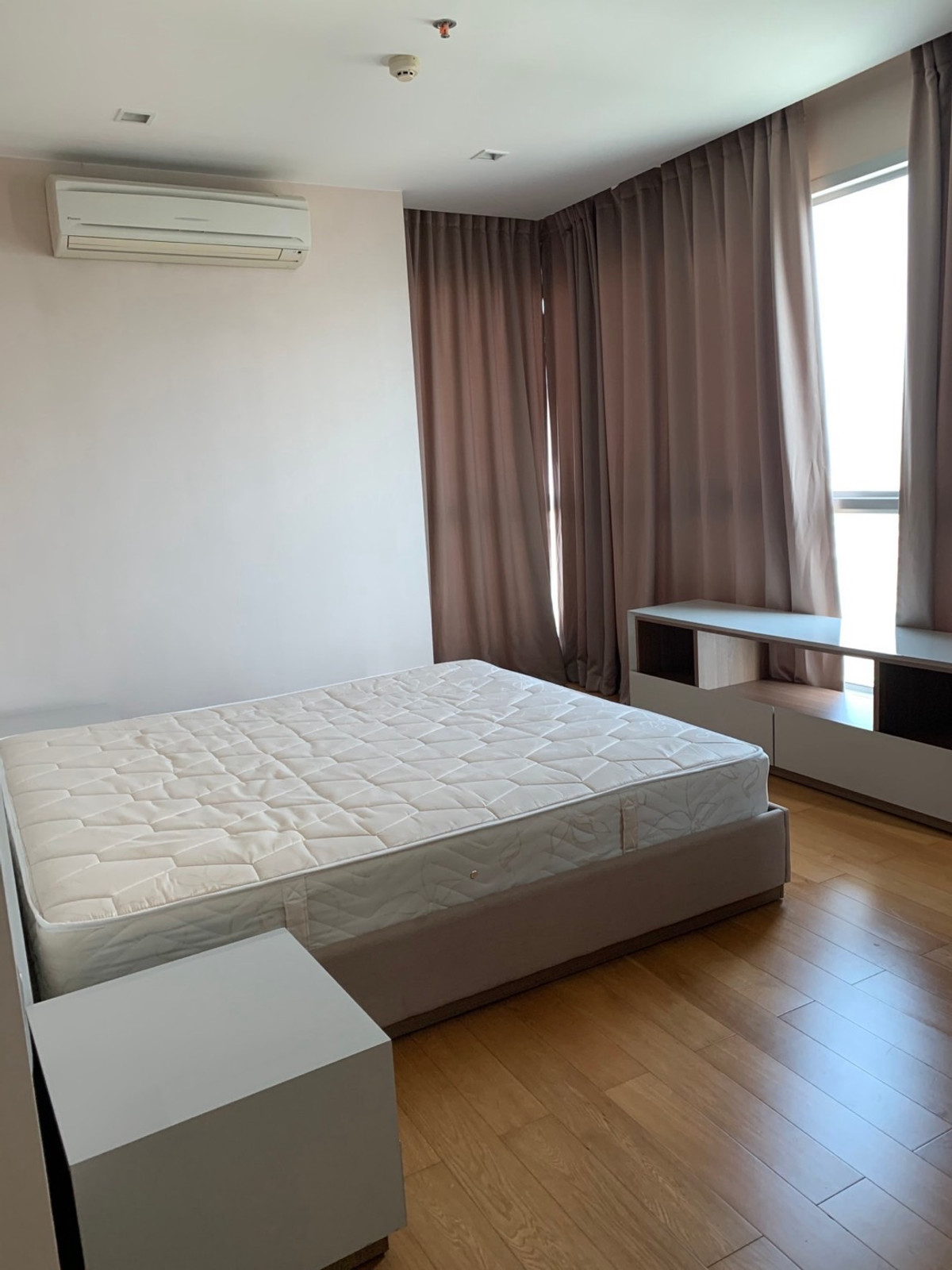 ให้เช่าคอนโดพระราม 9 เพชรบุรีตัดใหม่ RCA : ให้เช่าคอนโด เดอะแอดเดรส อโศก ตกแต่งครบครัน (S15-6421)