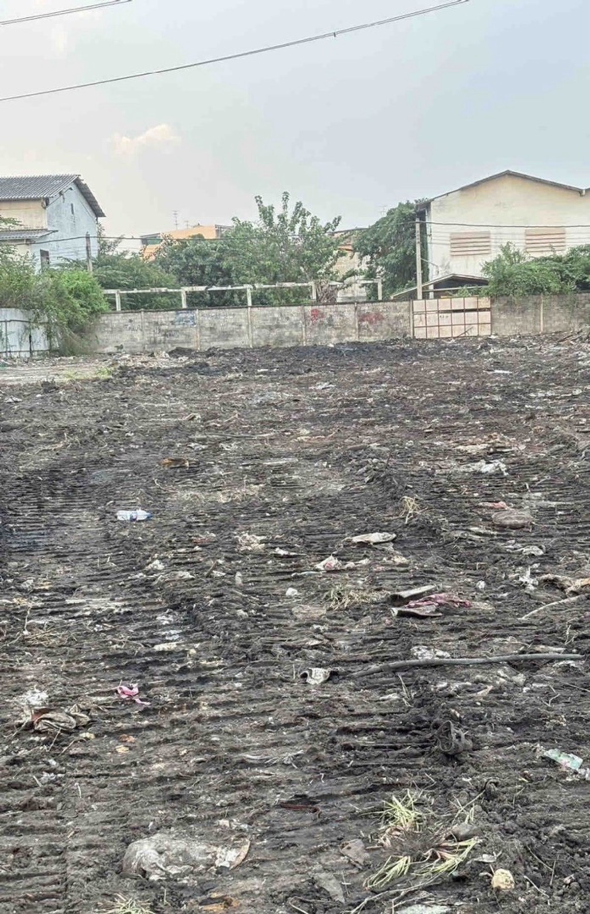 For RentLandBang kae, Phetkasem : Land for rent, good location, next to 7-Eleven, Soi Phetkasem 63, with entrances and exits on both sides.