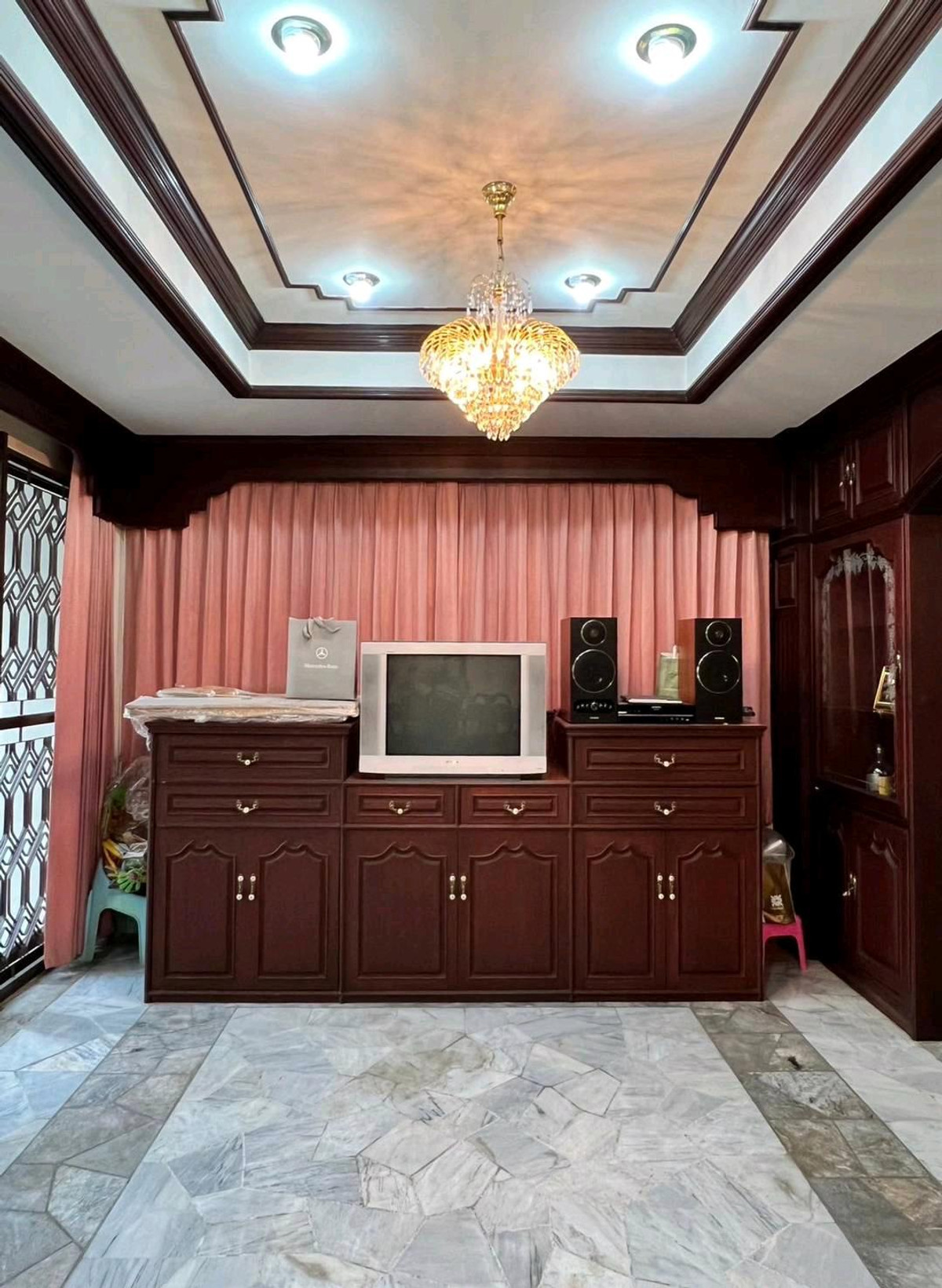 For SaleHouseSathorn, Narathiwat : Urgent sale
3 story house
Well decorated and ready to move in.
.
Soi Charoen Krung area