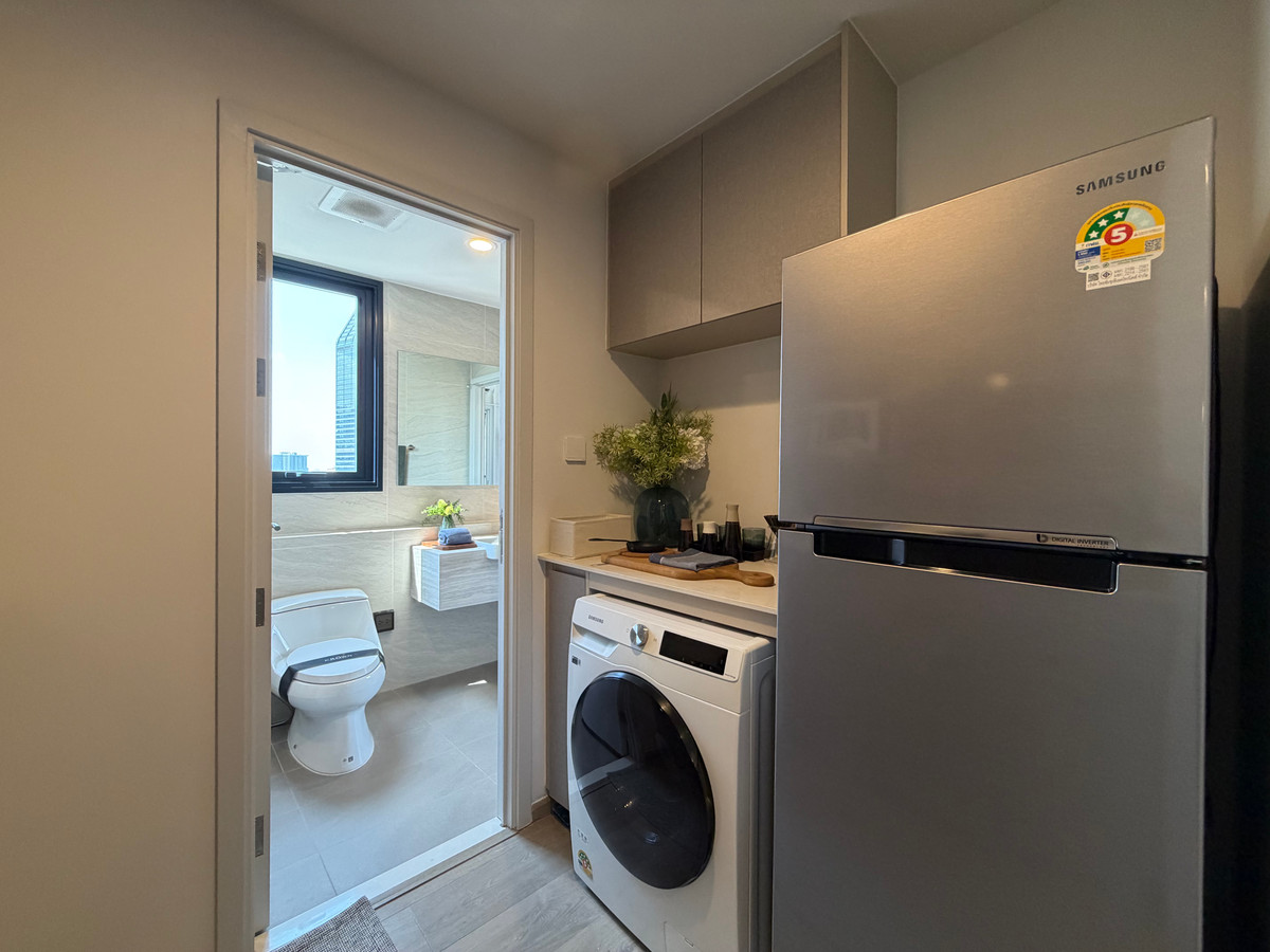 For SaleCondoKhlongtoei, Kluaynamthai : Selling the crown residences, condo on Rama 4 Road, size 2 bedrooms, receive special offers from the project.