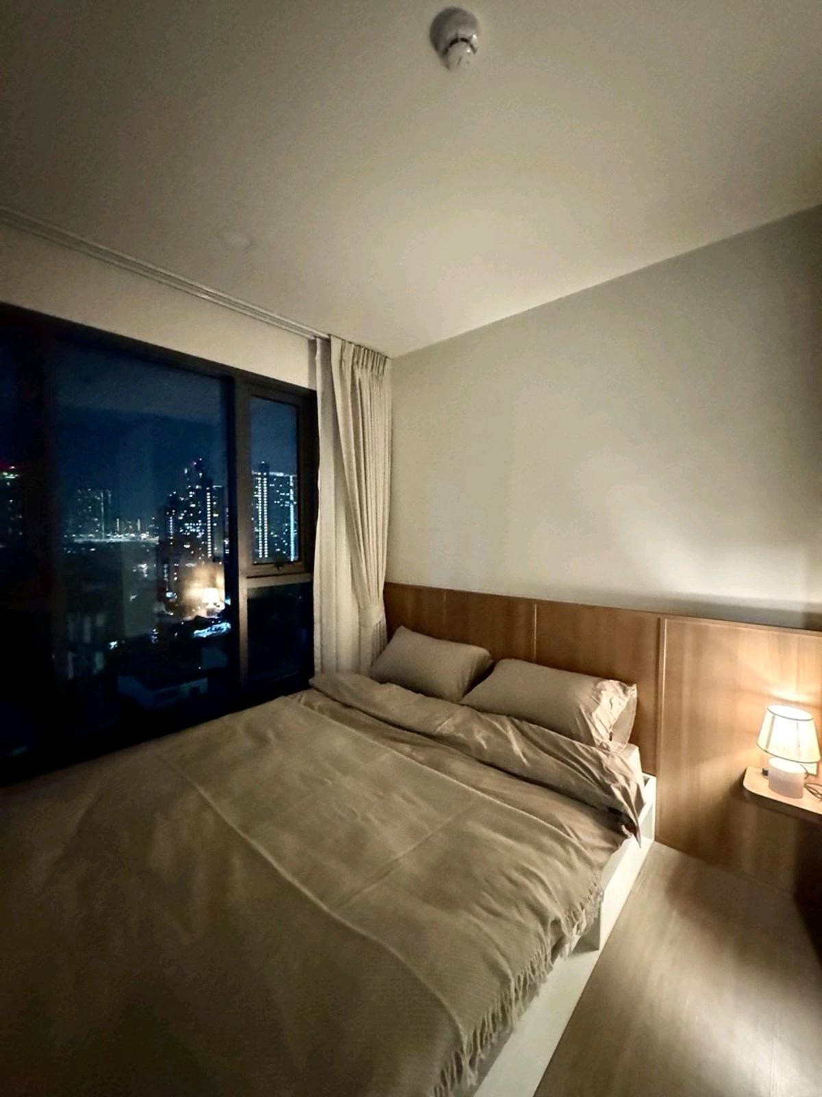 For RentCondoKhlongtoei, Kluaynamthai : ✨ 2 bedroom condo near BTS, ready to move in, small bedroom can be turned into a work room, meeting the needs of the WFH line ✨