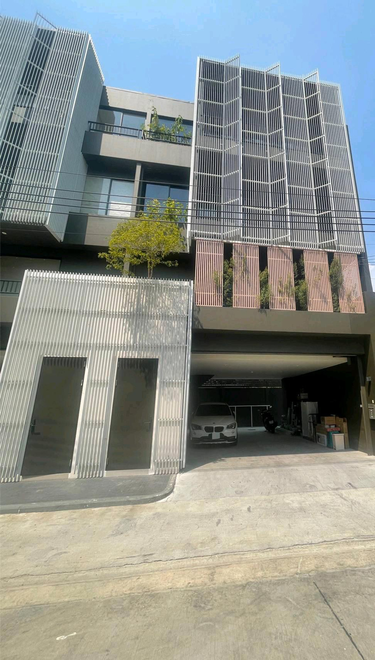 For SaleHome OfficeRathburana, Suksawat : ขายอาคารตกแต่งพร้อมอยู่หลังมุม
 Nue Hype Suksawat 
บ้านไฮบริด 