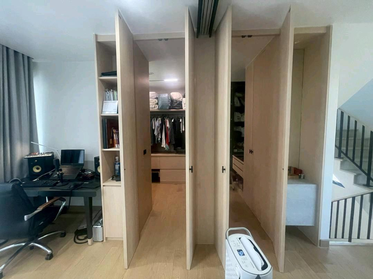 For SaleHome OfficeRathburana, Suksawat : Selling a fully furnished building on the corner.
 Nue Hype Suksawat 
Hybrid house