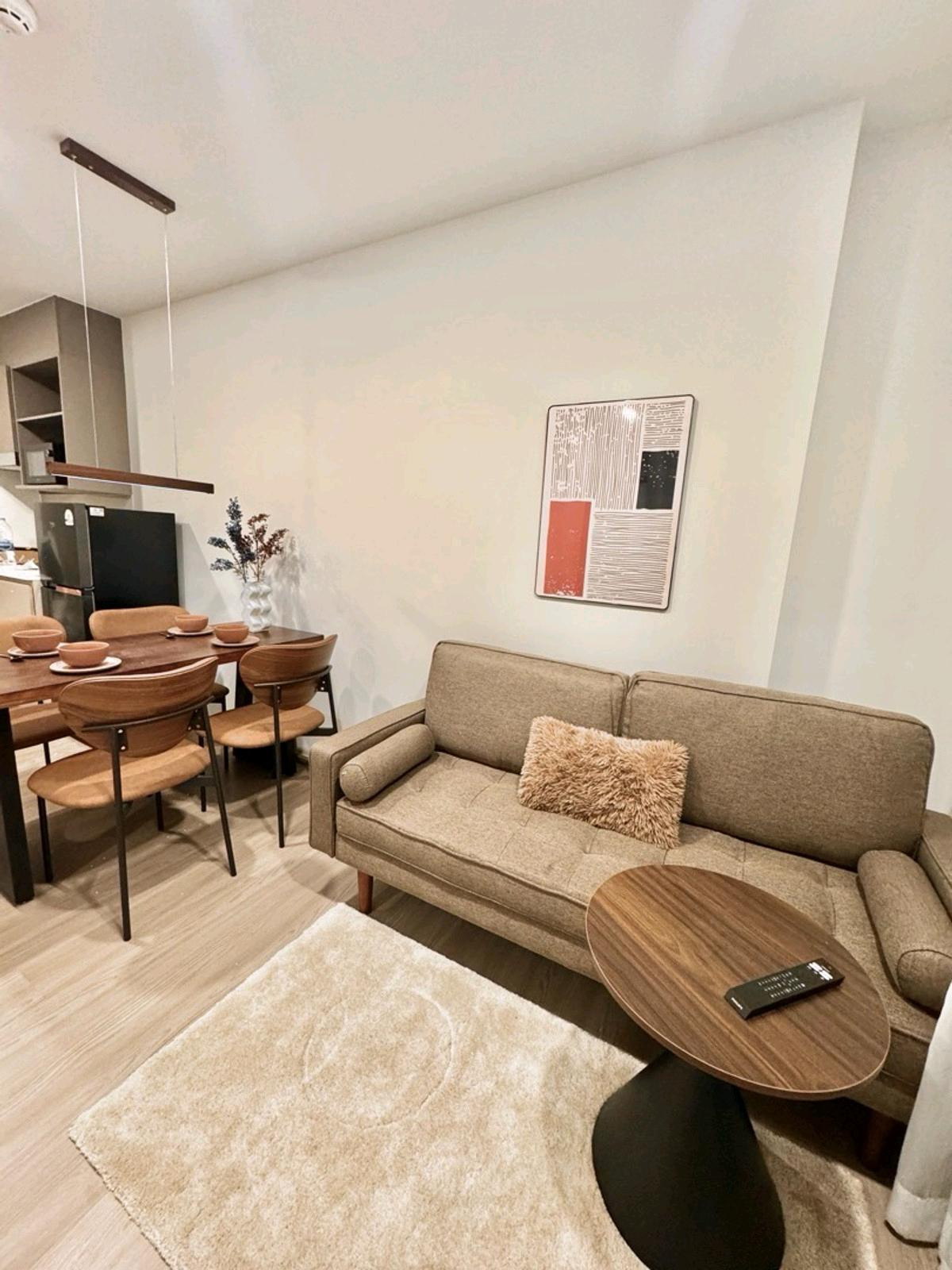 For RentCondoKhlongtoei, Kluaynamthai : ✨ 2 bedroom condo near BTS, ready to move in, small bedroom can be turned into a work room, meeting the needs of the WFH line ✨