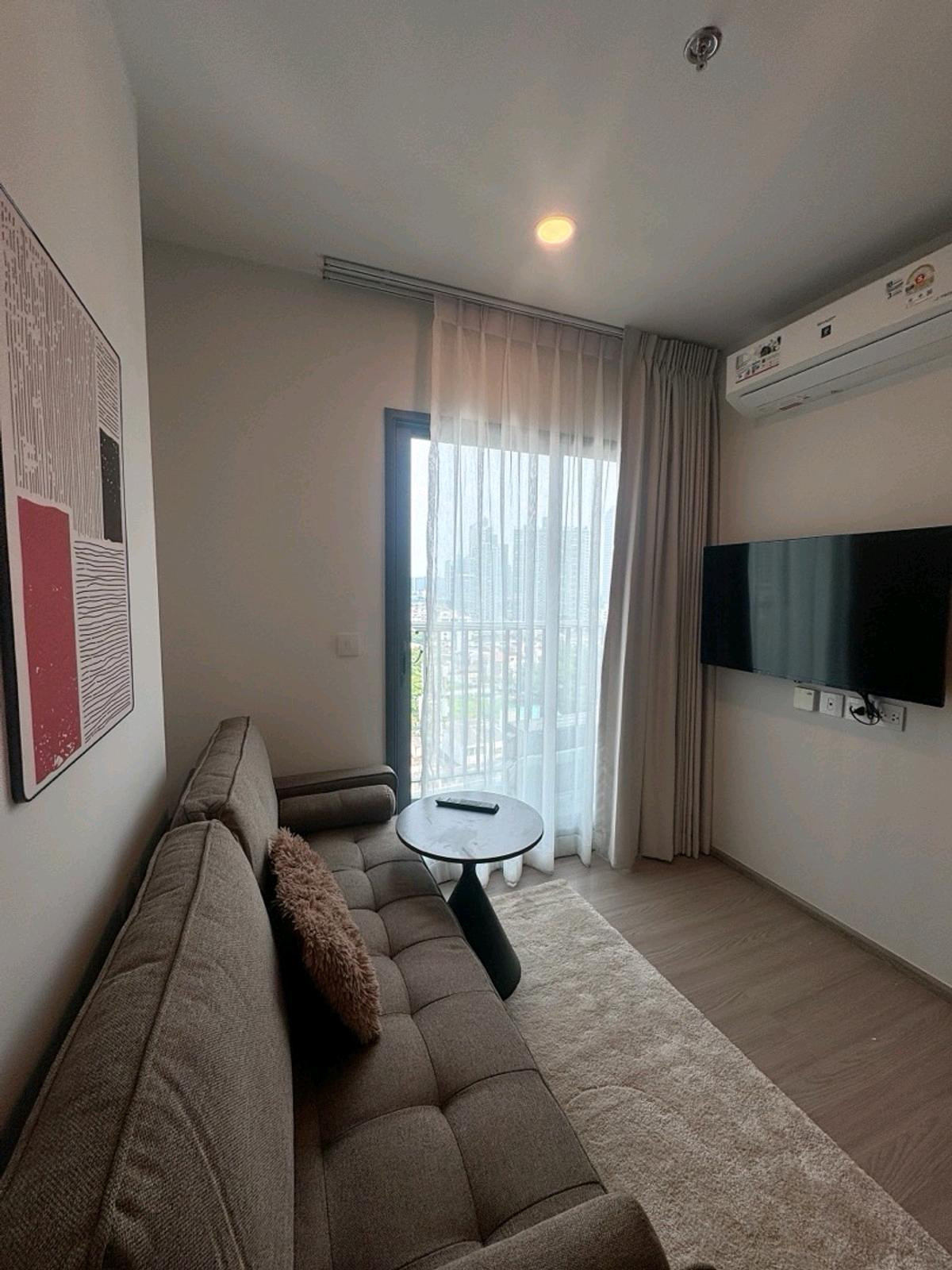 For RentCondoKhlongtoei, Kluaynamthai : ✨ 2 bedroom condo near BTS, ready to move in, small bedroom can be turned into a work room, meeting the needs of the WFH line ✨