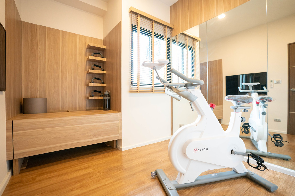 ขายทาวน์โฮมเลียบทางด่วนรามอินทรา : For sale Town house  in Liab Duan Ramintra! Easy to go ladprao and Ekkamai near Express way and Shopping mall