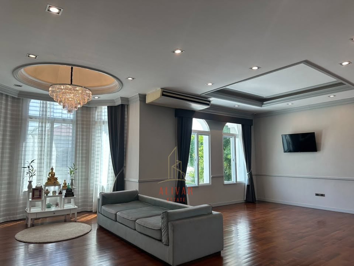 HouseLadkrabang, Suwannaphum Airport : RH024726 Luxury house for Rent/Sale at Two Grand Monaco Bangna-Wongwaen Fully furnished.