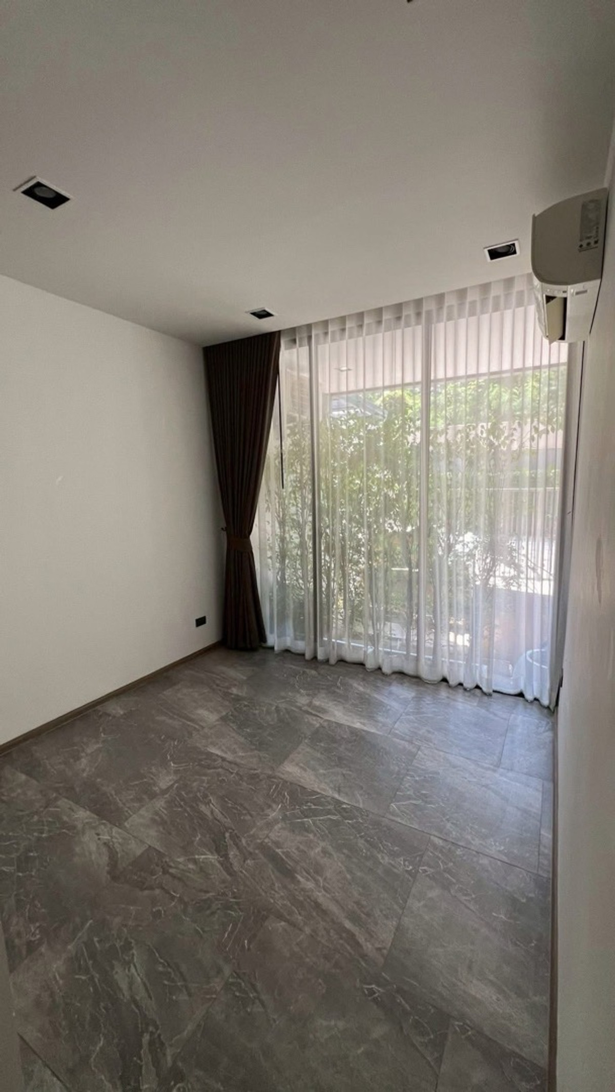 ขายทาวน์โฮมลาดพร้าว101 แฮปปี้แลนด์ : ขายทาวน์โฮมหรู THER LADPRAO 93 ลาดพร้าว 93 บ้านเพดานสูง Double Volume 5.8 เมตร 4 ห้องนอน พื้นที่ 246.62 ตร.ม ใกล้ CDC และ The Mall บางกะปิ