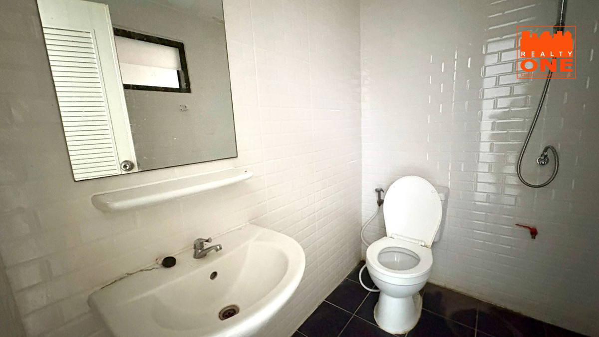 For SaleTownhomePathum Thani,Rangsit, Thammasat : Townhouse for Sale: Pruksa B Klong 3 – Pristine Condition (90%)