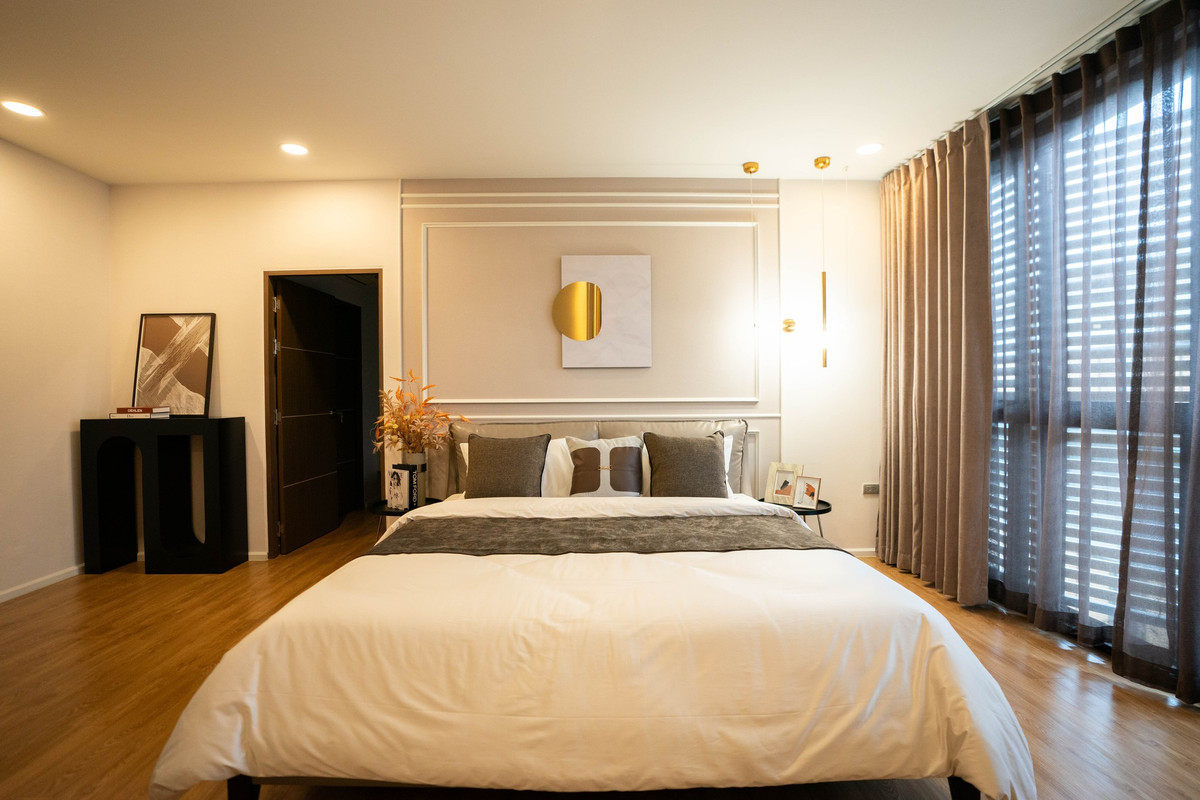 ขายทาวน์โฮมเลียบทางด่วนรามอินทรา : For sale Town house  in Liab Duan Ramintra! Easy to go ladprao and Ekkamai near Express way and Shopping mall