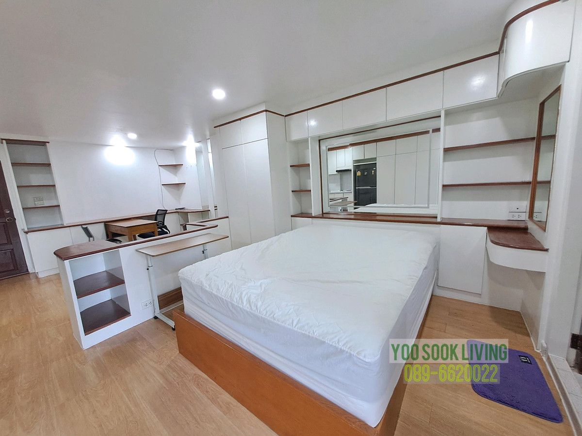 For RentCondoSukhumvit, Asoke, Thonglor : Condo can walk to BTS Thonglor. This price is no more. 15,000 baht/month, size 37 sq m. Hurry and decide to reserve 49Suites 089-6620022