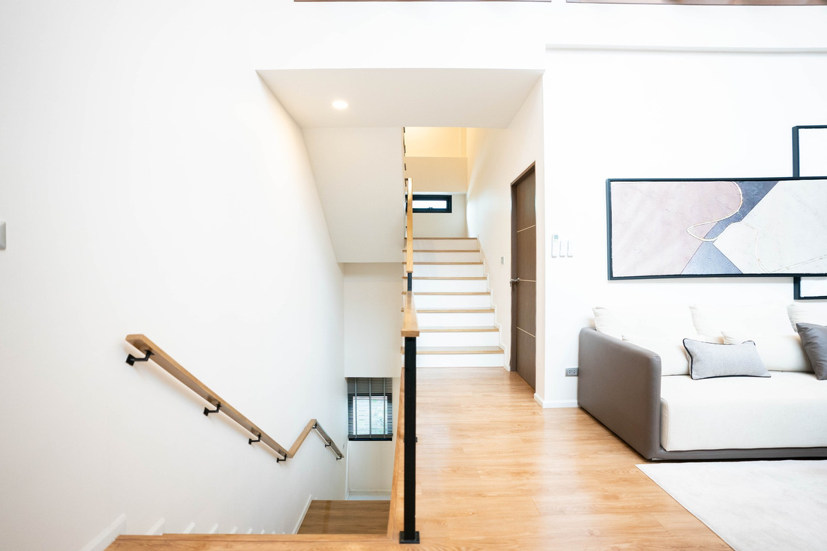 ขายทาวน์โฮมเลียบทางด่วนรามอินทรา : For sale Town house  in Liab Duan Ramintra! Easy to go ladprao and Ekkamai near Express way and Shopping mall