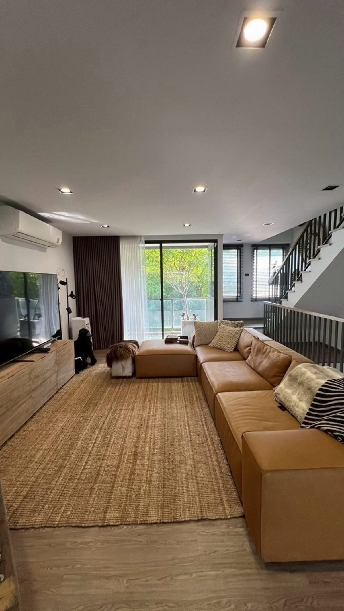 ขายทาวน์โฮมลาดพร้าว101 แฮปปี้แลนด์ : ขายทาวน์โฮมหรู THER LADPRAO 93 ลาดพร้าว 93 บ้านเพดานสูง Double Volume 5.8 เมตร 4 ห้องนอน พื้นที่ 246.62 ตร.ม ใกล้ CDC และ The Mall บางกะปิ