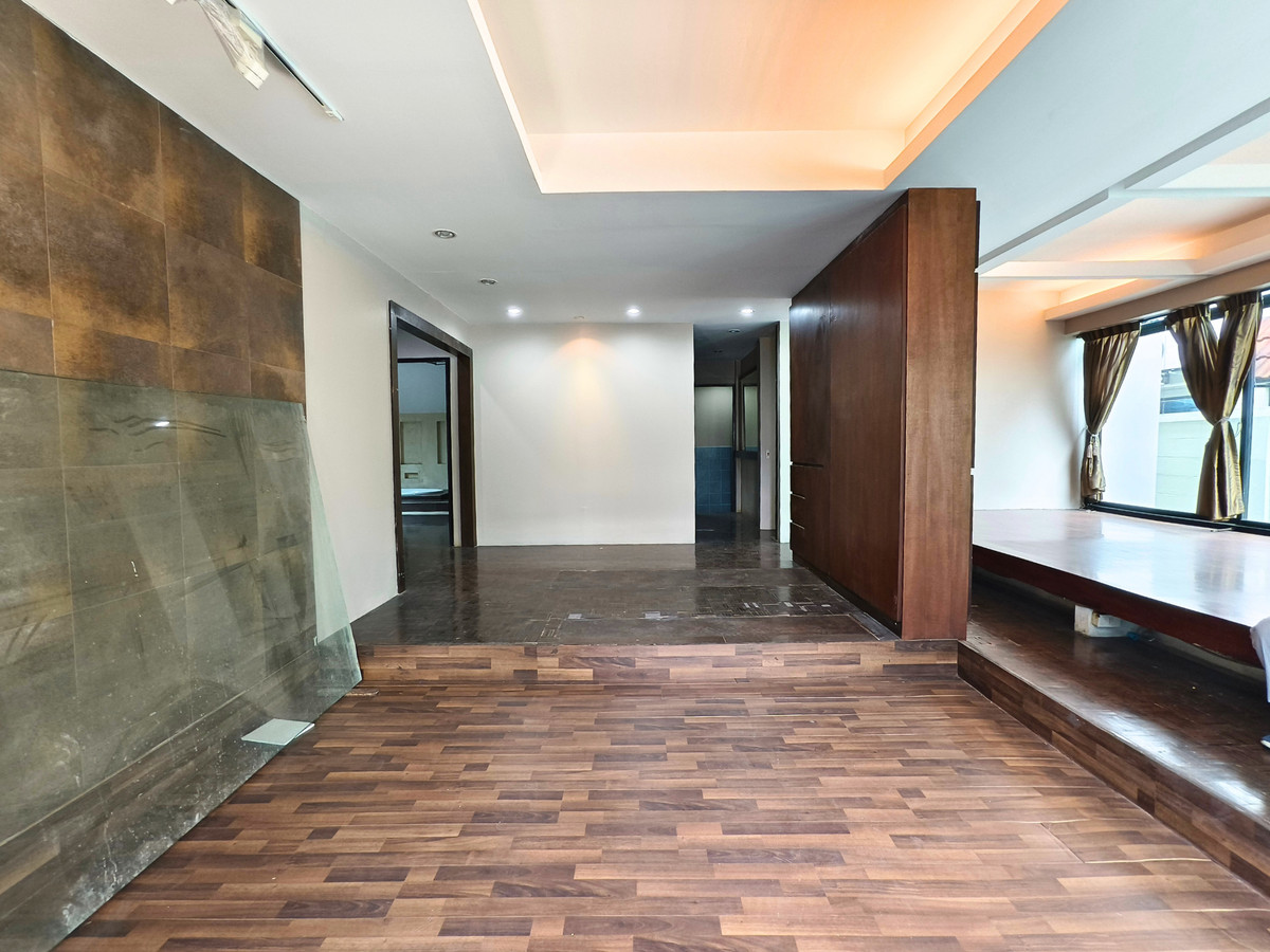 For SaleHouseKasetsart, Ratchayothin : For sale, single-storey detached house, Bali style, Soi Ratchada 36 (Charoensukniwet Village 5), 500 meters from the entrance of the alley, 68 sq m, 4 bedrooms, 5 bathrooms, 1 multi-purpose room. Near the BTS Lat Phrao and Ratchayothin.