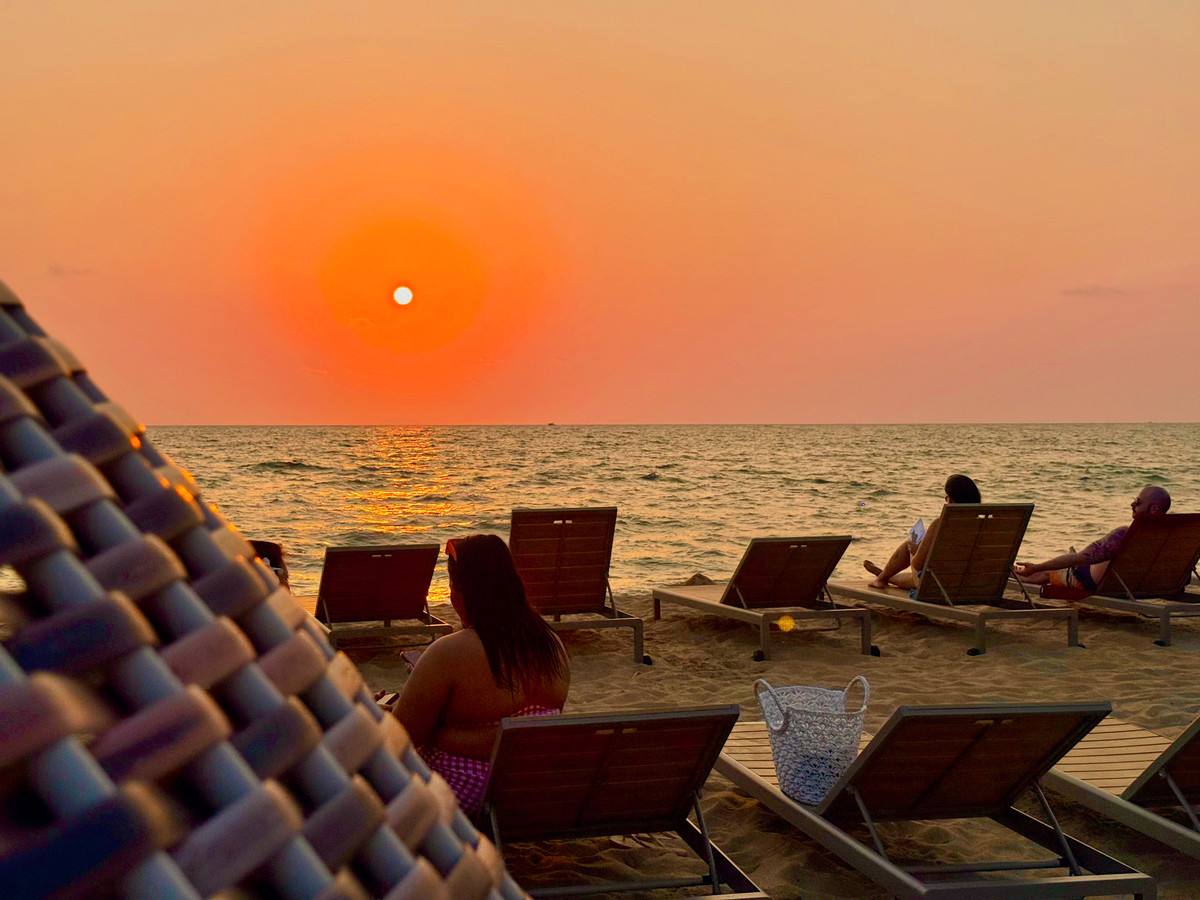 คอนโดพัทยา บางแสน ชลบุรี สัตหีบ : [ขาย/เช่า] คอนโดติดหาด The Grand Florida พัทยา  1 นอน 47 ตรม. แต่งครบ พร้อมอยู่/ลงทุนปล่อยเช่า