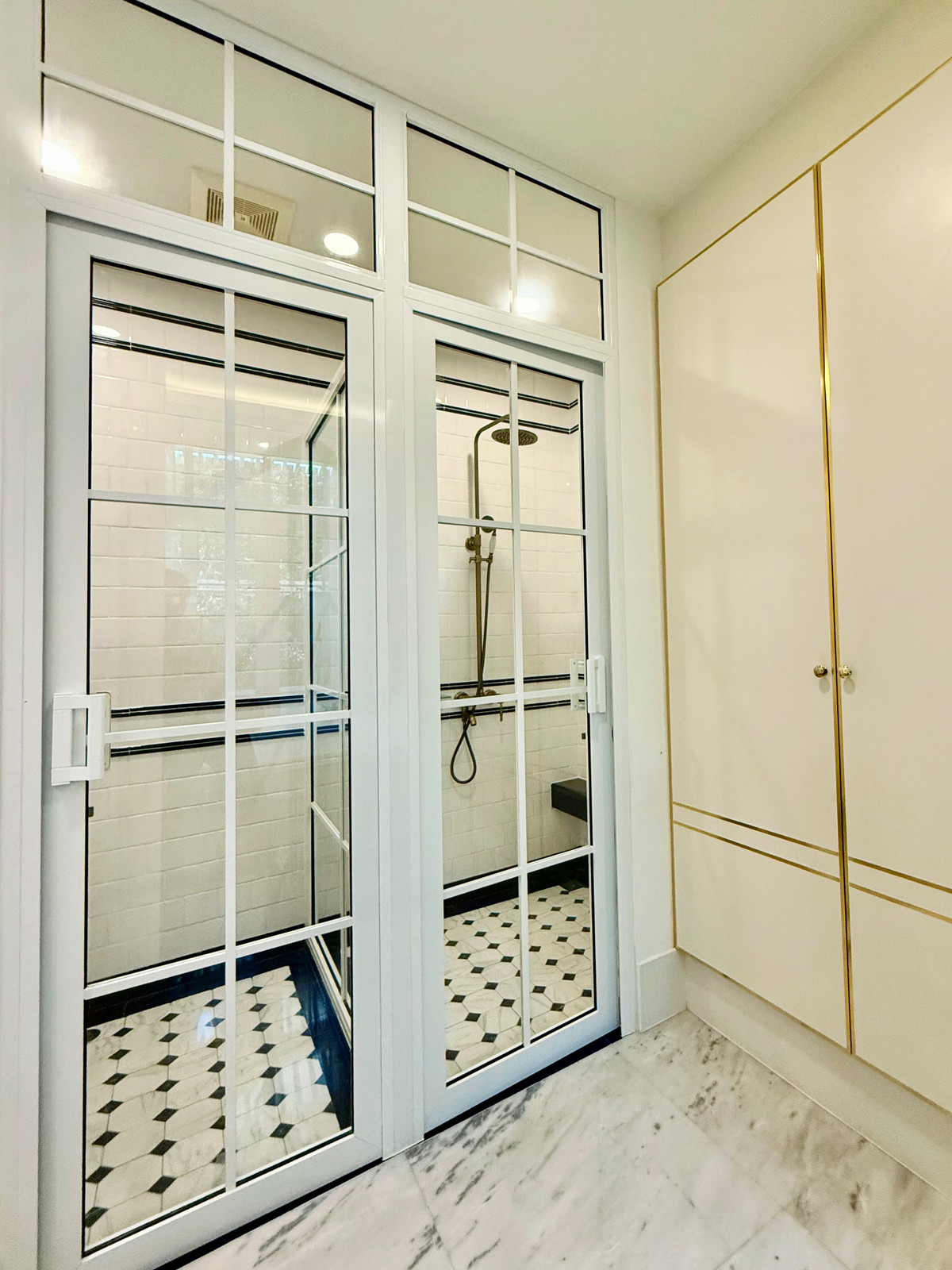 คอนโดพัทยา บางแสน ชลบุรี สัตหีบ : [ขาย/เช่า] คอนโดติดหาด The Grand Florida พัทยา  1 นอน 47 ตรม. แต่งครบ พร้อมอยู่/ลงทุนปล่อยเช่า