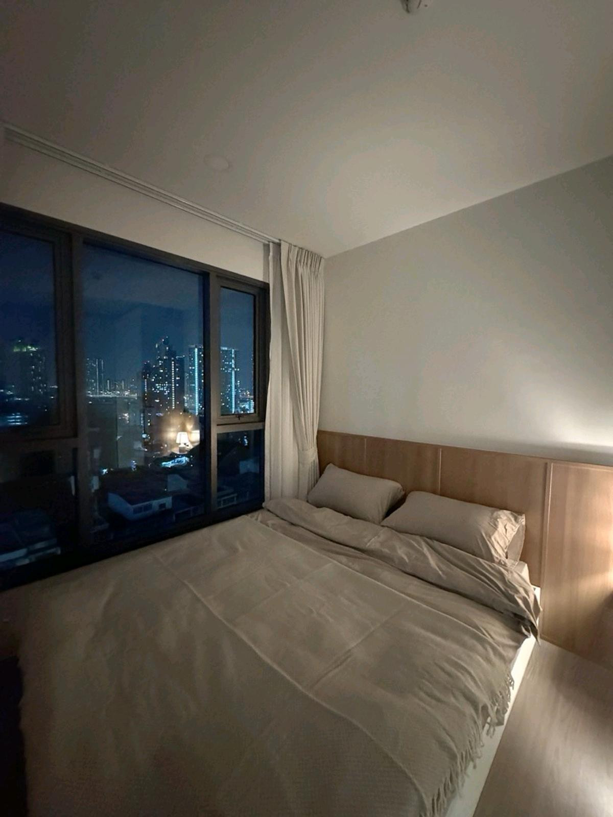 For RentCondoKhlongtoei, Kluaynamthai : ✨ 2 bedroom condo near BTS, ready to move in, small bedroom can be turned into a work room, meeting the needs of the WFH line ✨