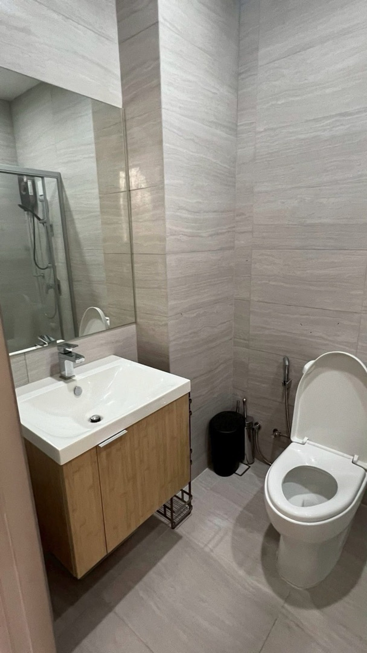 ขายทาวน์โฮมลาดพร้าว101 แฮปปี้แลนด์ : ขายทาวน์โฮมหรู THER LADPRAO 93 ลาดพร้าว 93 บ้านเพดานสูง Double Volume 5.8 เมตร 4 ห้องนอน พื้นที่ 246.62 ตร.ม ใกล้ CDC และ The Mall บางกะปิ