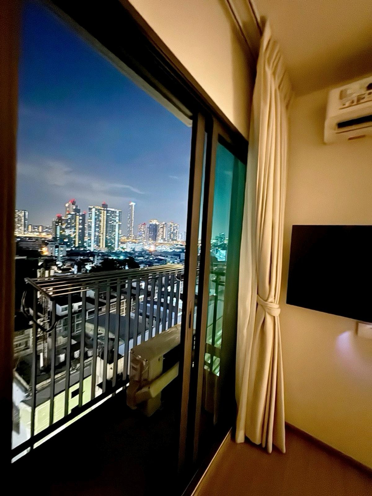 For RentCondoKhlongtoei, Kluaynamthai : ✨ 2 bedroom condo near BTS, ready to move in, small bedroom can be turned into a work room, meeting the needs of the WFH line ✨