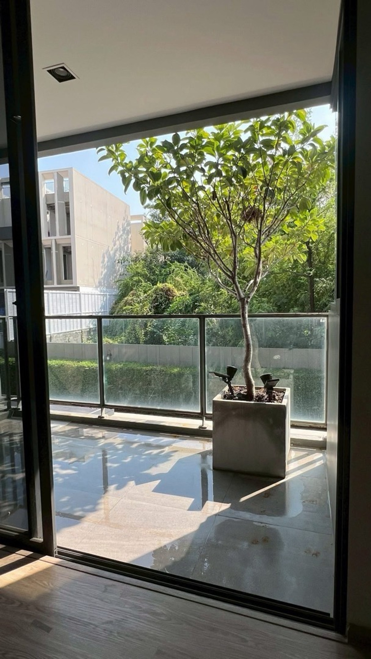 ขายทาวน์โฮมลาดพร้าว101 แฮปปี้แลนด์ : ขายทาวน์โฮมหรู THER LADPRAO 93 ลาดพร้าว 93 บ้านเพดานสูง Double Volume 5.8 เมตร 4 ห้องนอน พื้นที่ 246.62 ตร.ม ใกล้ CDC และ The Mall บางกะปิ