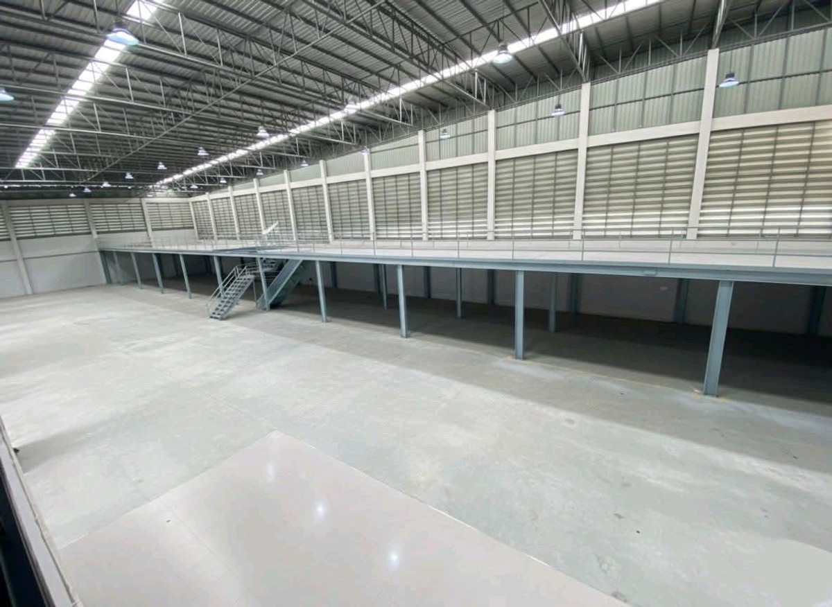 For RentFactoryMahachai Samut Sakhon : 🏭 Factory / warehouse for rent, Krathum Baen, Samut Sakhon 
, area over 5,000 sq m | 3-phase power 50 KVA | Trailer can enter | No common fees.