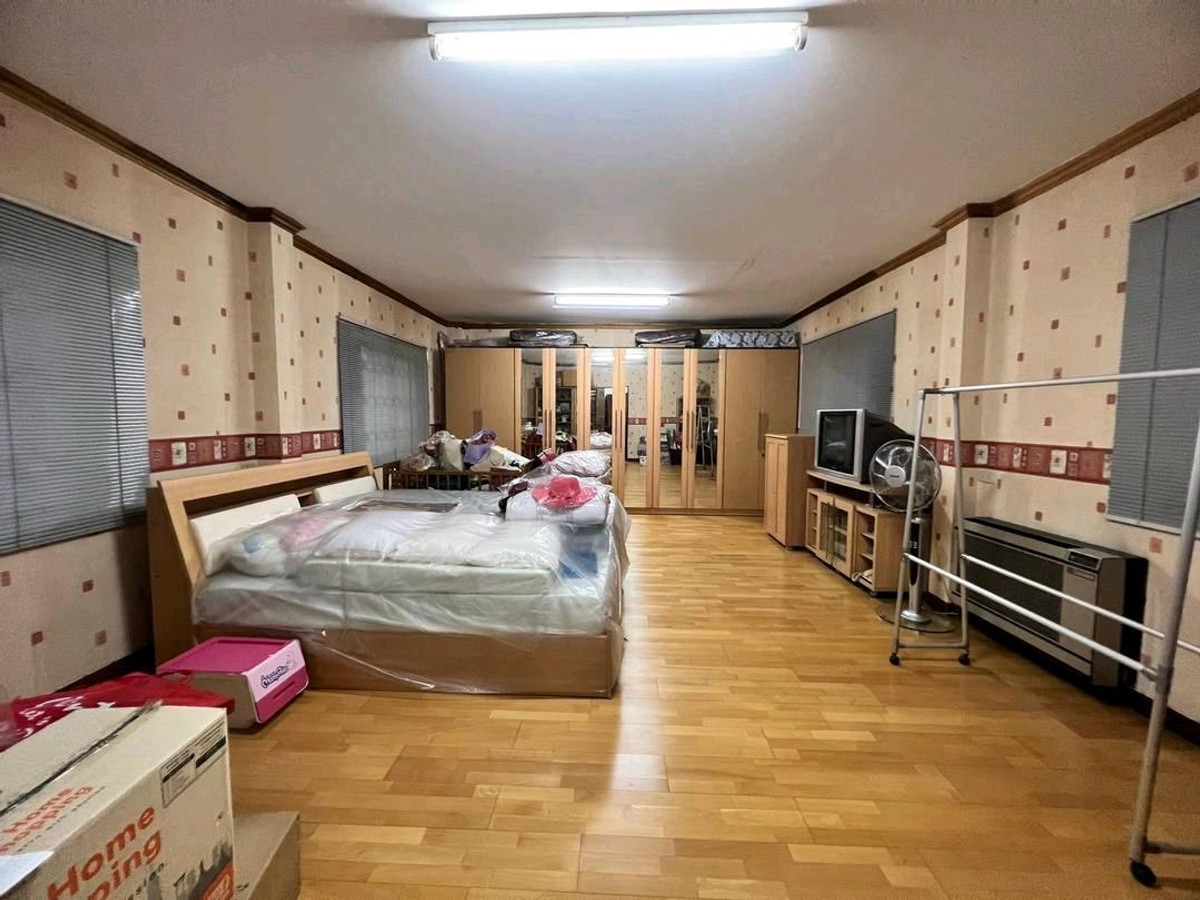 For SaleHouseSathorn, Narathiwat : Urgent sale
3 story house
Well decorated and ready to move in.
.
Soi Charoen Krung area