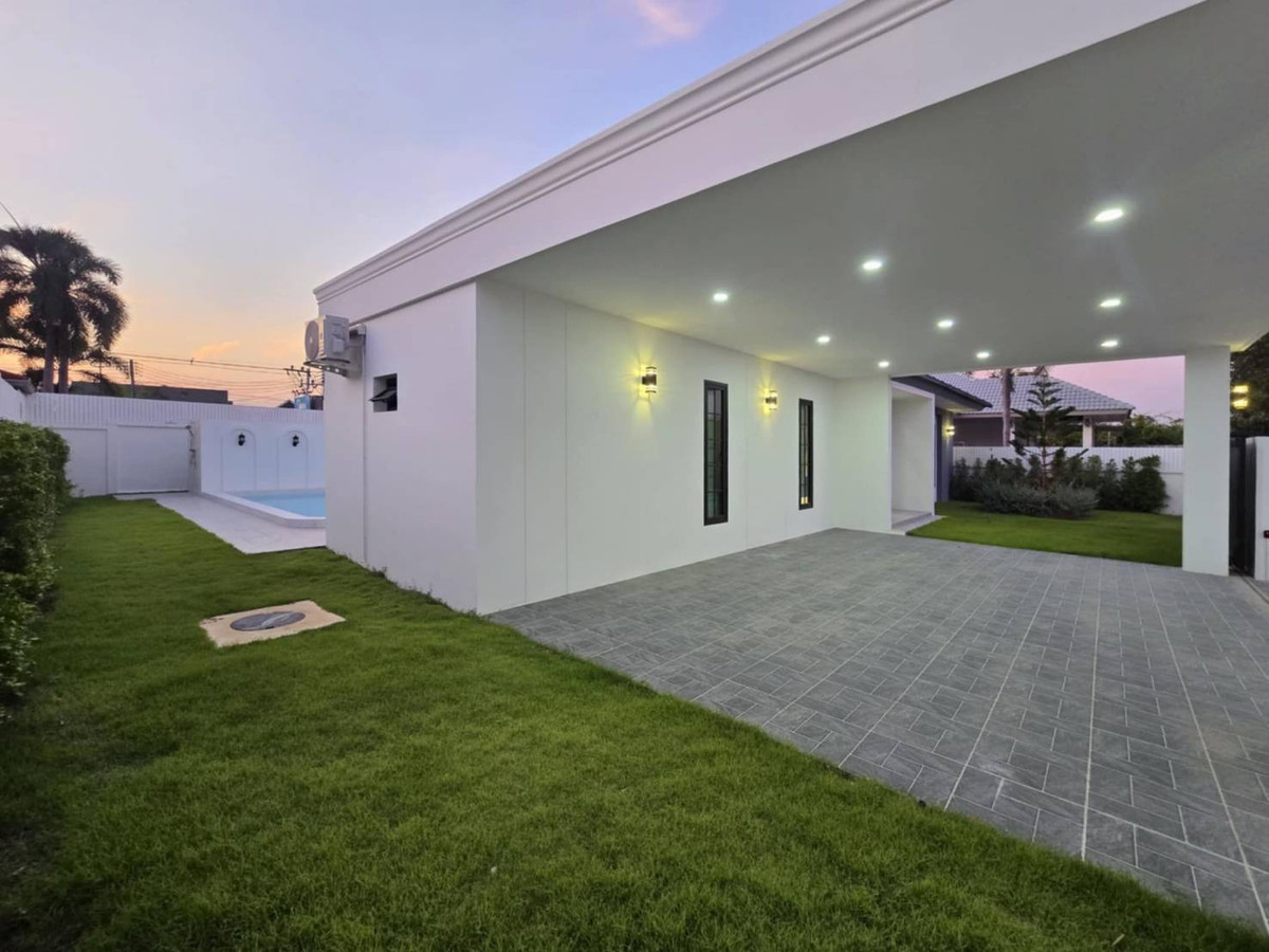 For SaleHousePattaya, Bangsaen, Chonburi : 🔥 Spacious 4 Bedroom House for Sale in Pattaya | 110 Sq.Wah | Near Tara Pattana & Phoenix | Only 11 MB 🔥