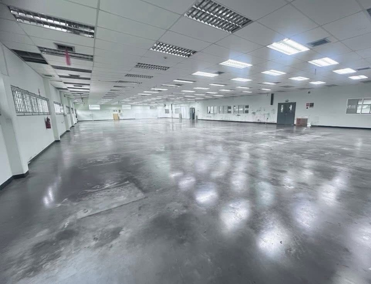 ขายโรงงานลาดกระบัง สุวรรณภูมิ : ขายโรงงาน ลาดกระบัง ผังเมืองสีม่วง พร้อมใบอนุญาตโรงงาน มีโกดังและออฟฟิศ พื้นที่ใช้สอย 6,700 ตร.ม ใกล้สนามบินสุวรรณภูมิ เหมาะลงทุนและดำเนินกิจการทันที